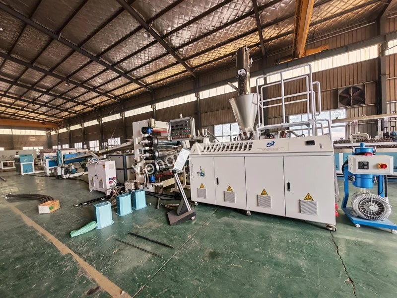 Linija za iztiskanje tankih PVC plošč 1200 mm