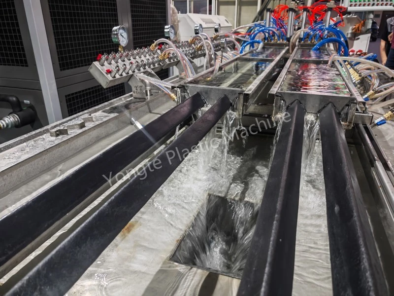 Dostava proizvodne linije za plastične profile s 4 votlinami v Jordanijo po uspešnem zagonu