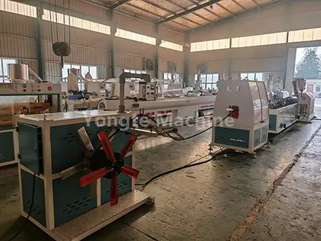 Stroj za cevi iz pene