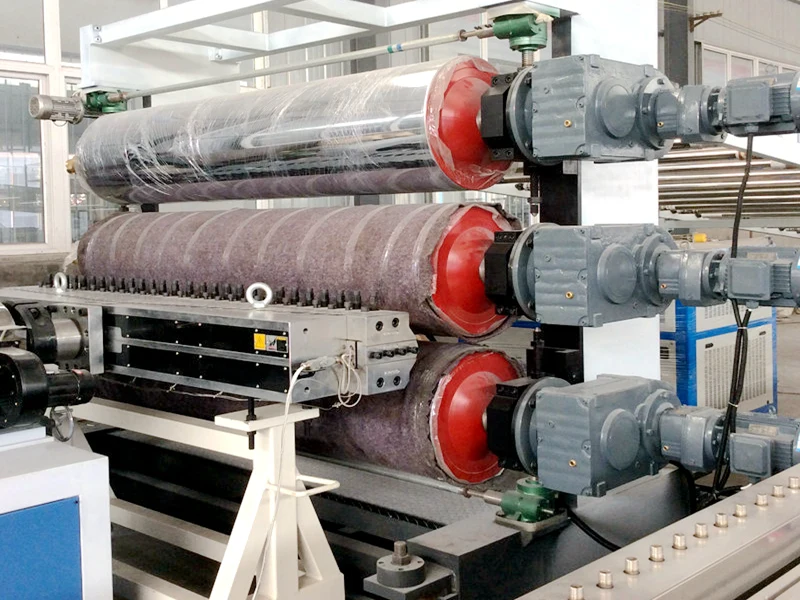 Stroj za izdelavo PVC plošč