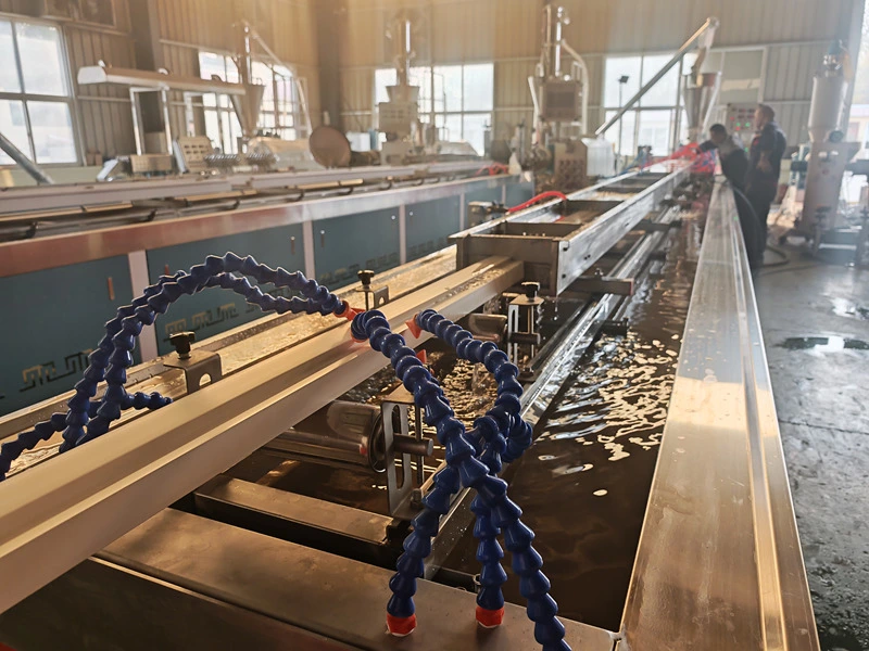 WPC stroj za izdelavo vratnih okvirjev