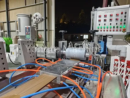 WPC stroj za izdelavo ograj